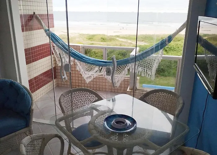 Apartamento De Cobertura Na Beira Mar E De Frente Para O Mar. Vista Maravilhosa.